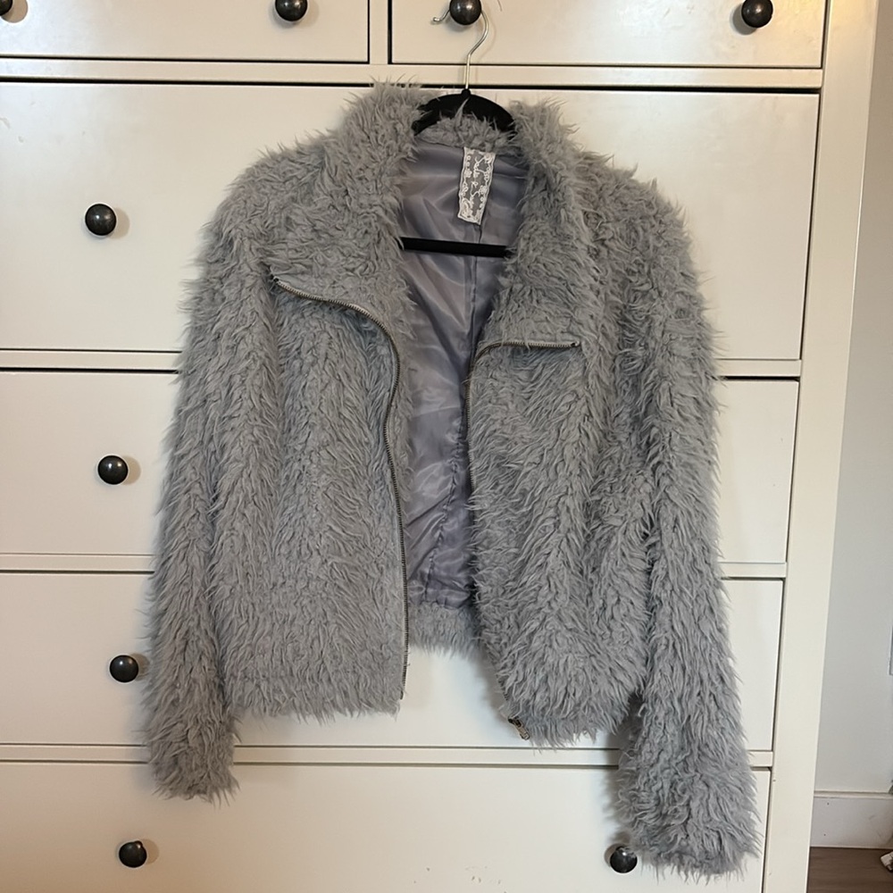 Sadie & Sage Gray Faux Fur Jacket | large